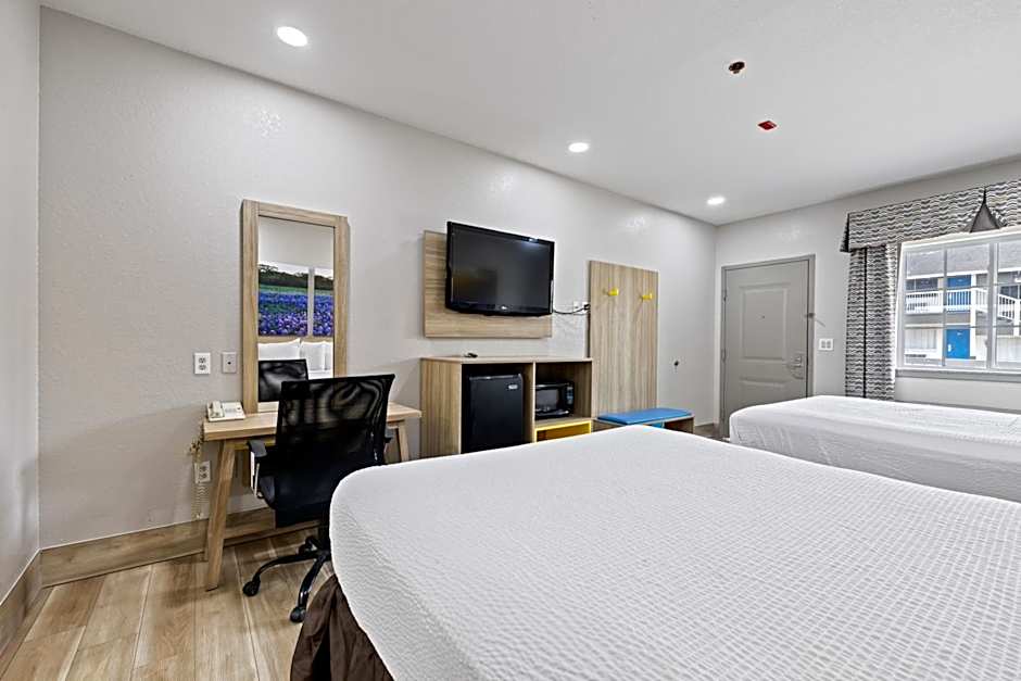 Days Inn by Wyndham Kenedy