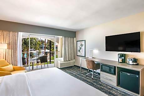 Standard King Room - Non-Smoking