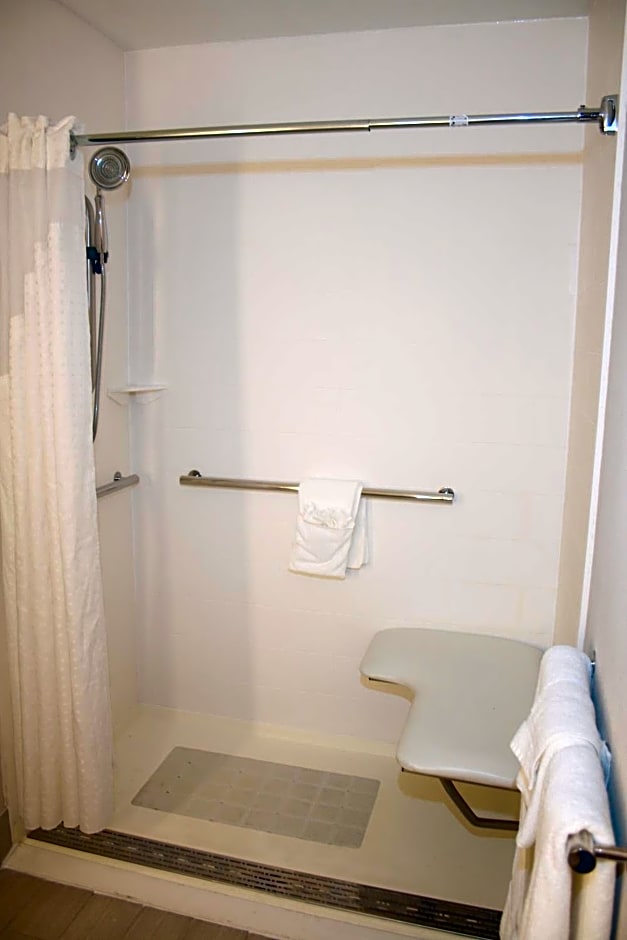 Holiday Inn Express & Suites Douglas By IHG