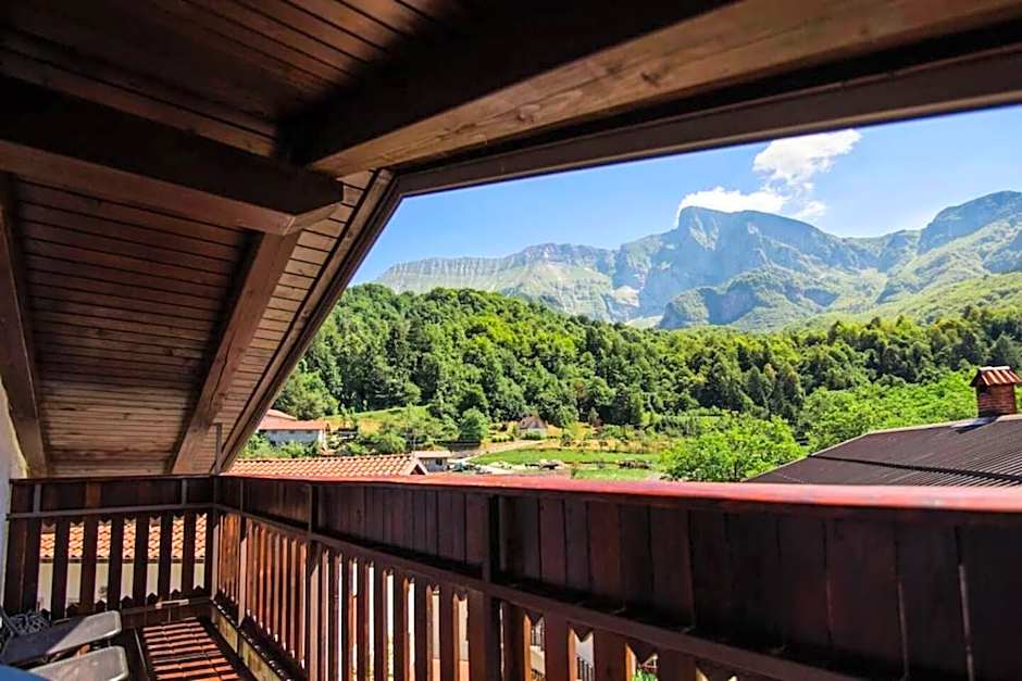 Apartma Luna With Mountain View