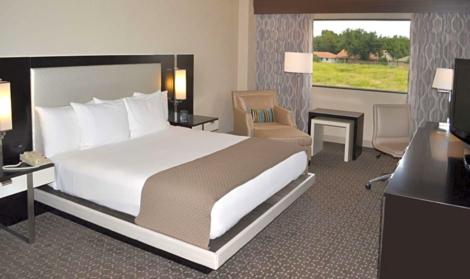 DoubleTree By Hilton Houston Hobby Airport