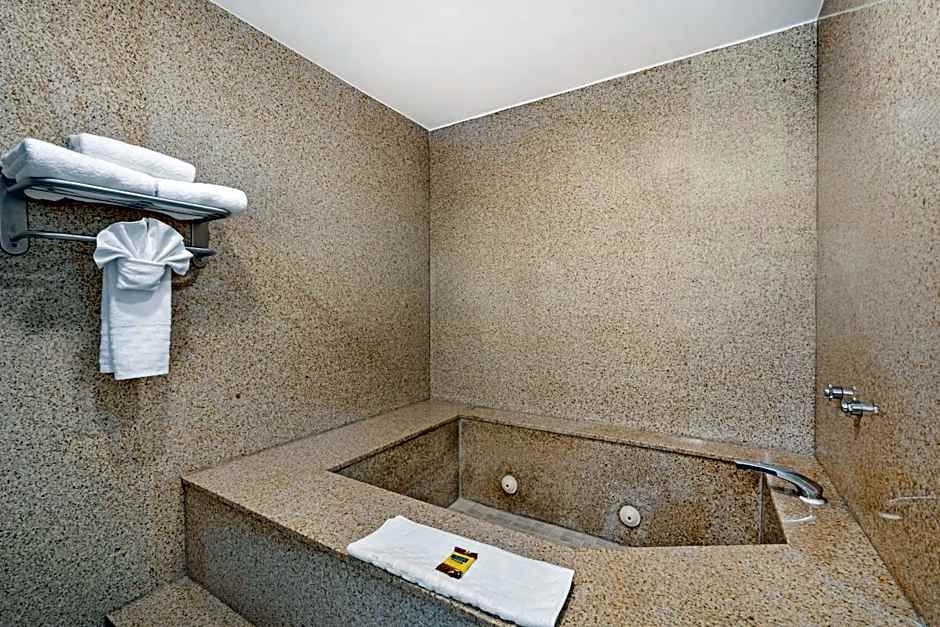 Best Western Plus Newport Mesa Inn