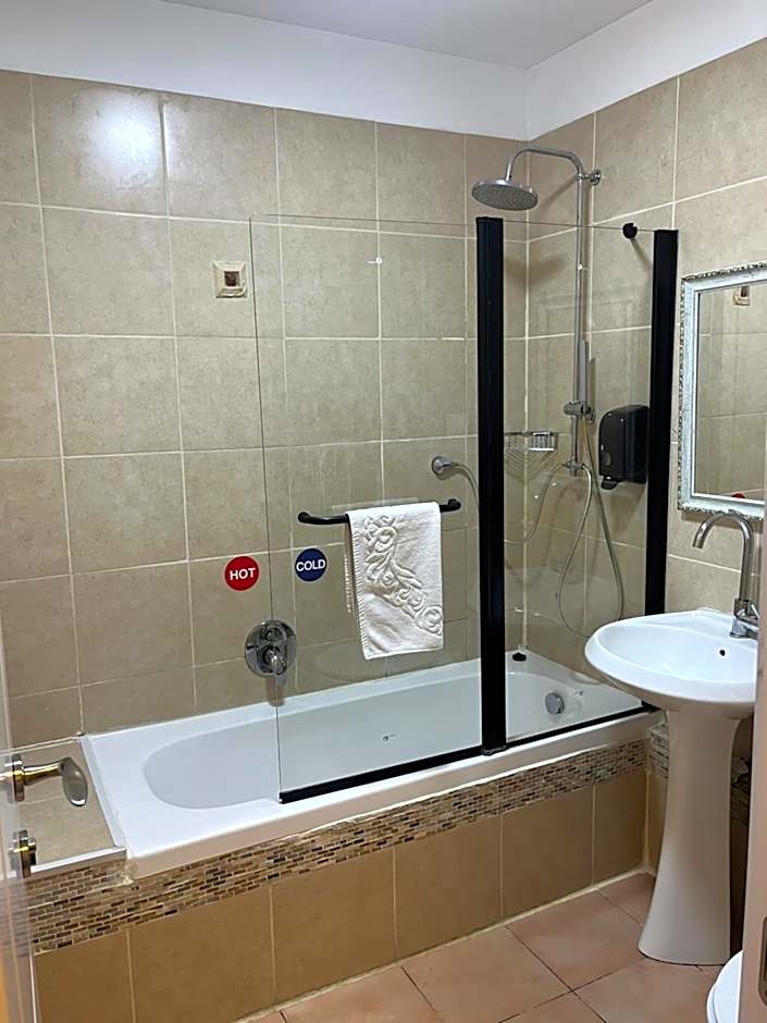 Domus Bat Galim Hotel