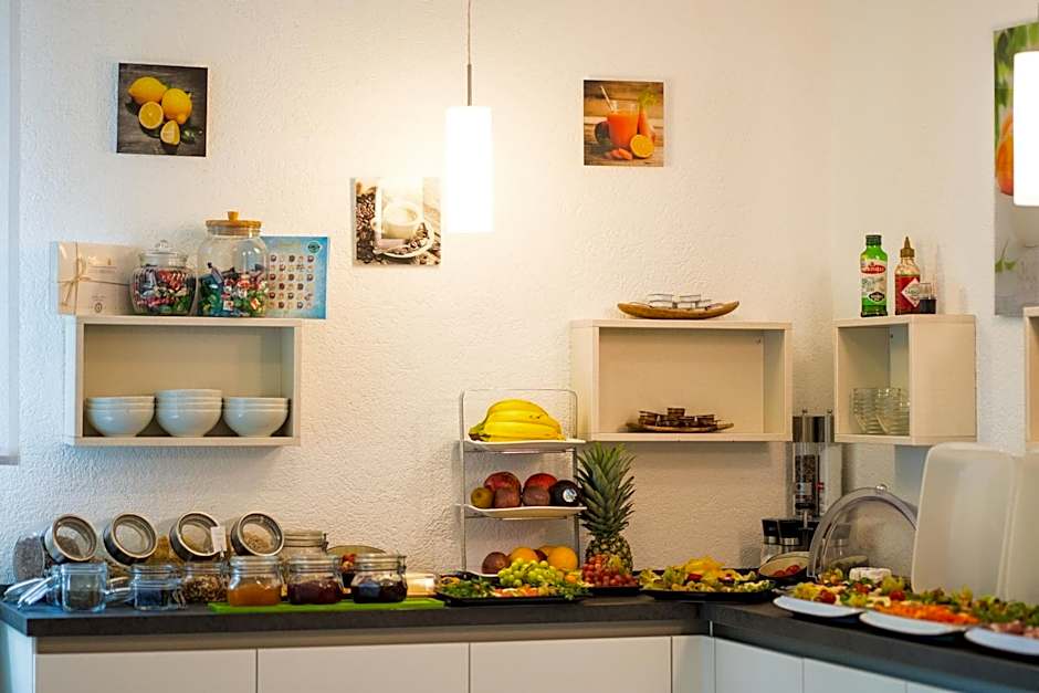 B&B Outlet Hotel - Metzingen - Bad Urach - Free Parking