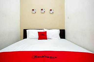 Reddoorz Syariah near Solo Square Mall