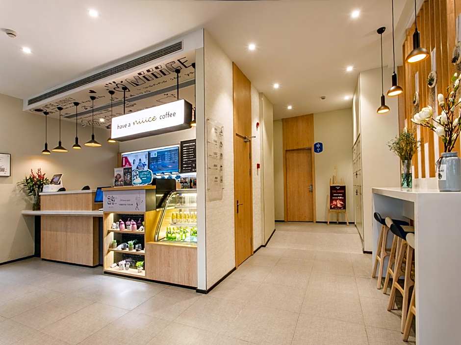 Hanting Hotel (Suzhou Sanxiang Square Station)