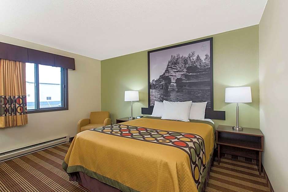Super 8 by Wyndham Eau Claire I-94