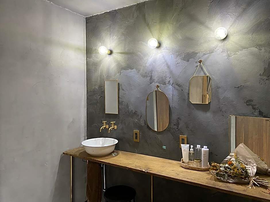 ゲストハウスよるよなか