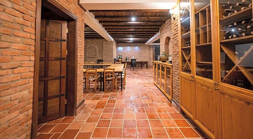El Vino Hotel Suites