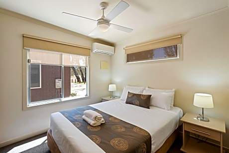 Deluxe 2 Bedroom Riverfront Villa - Sleeps 6