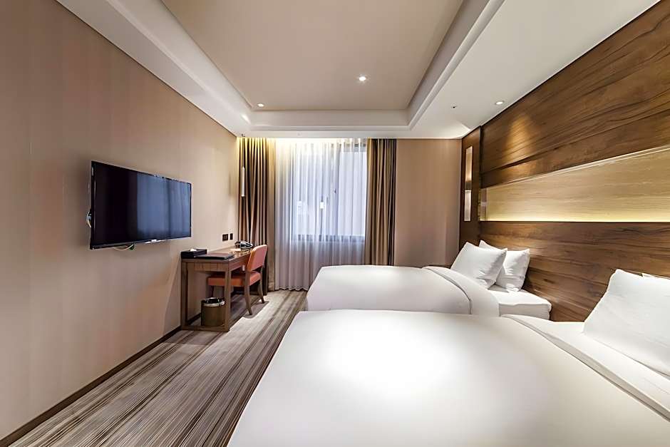 Green World Taipei Station