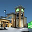 La Quinta Inn & Suites by Wyndham Karnes City