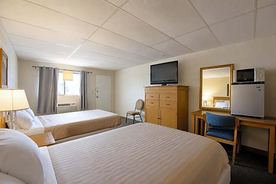 First Inn By OYO Quinter Hwy 70