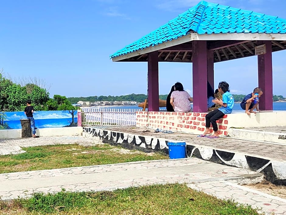 penginapan karanglaut santolo