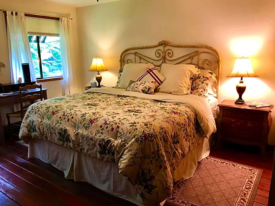 Hale Maluhia Country Inn