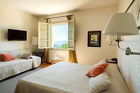 Triple Room with View