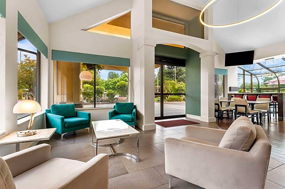 Best Western Plus Parkway Inn