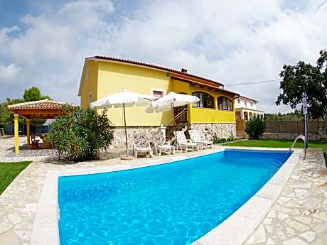 Peaceful Villa in Jursici with Private Pool