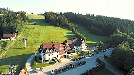 Hotel Kompleks Beskid z basenem i stokiem narciarskim - blisko Babiej Góry