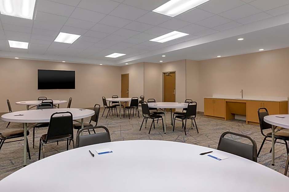 Holiday Inn Express & Suites Alton St Louis Area By IHG