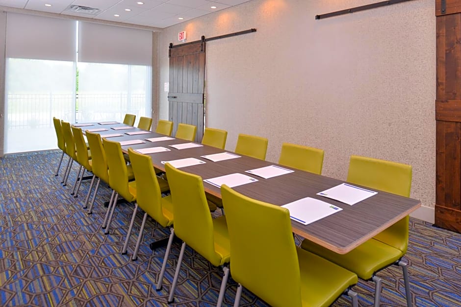 Holiday Inn Express & Suites Omaha Airport By IHG