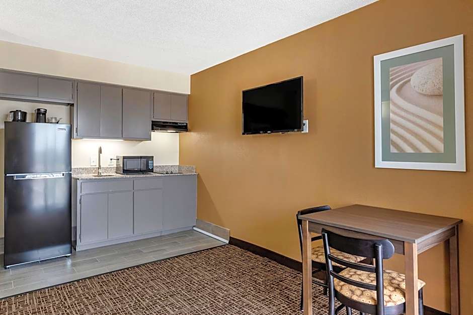 Quality Inn & Suites Spring Lake - Fayetteville near Fort Bragg