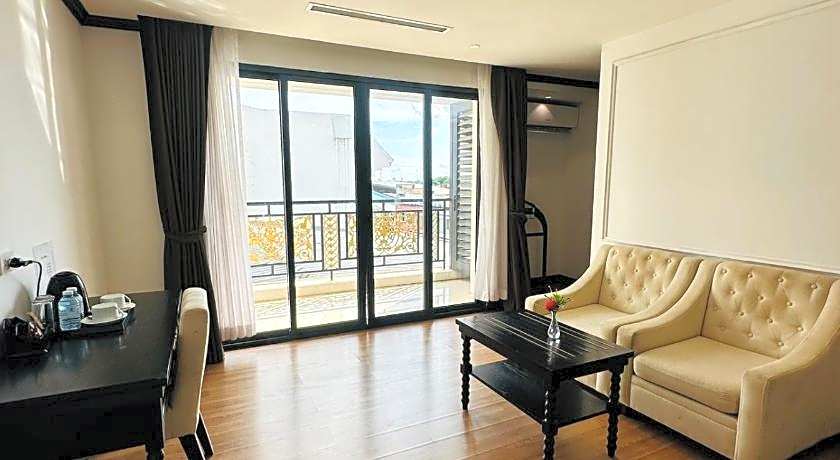 Aaron Riverview Hotel