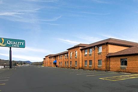 Quality Inn Summersville - New River Area