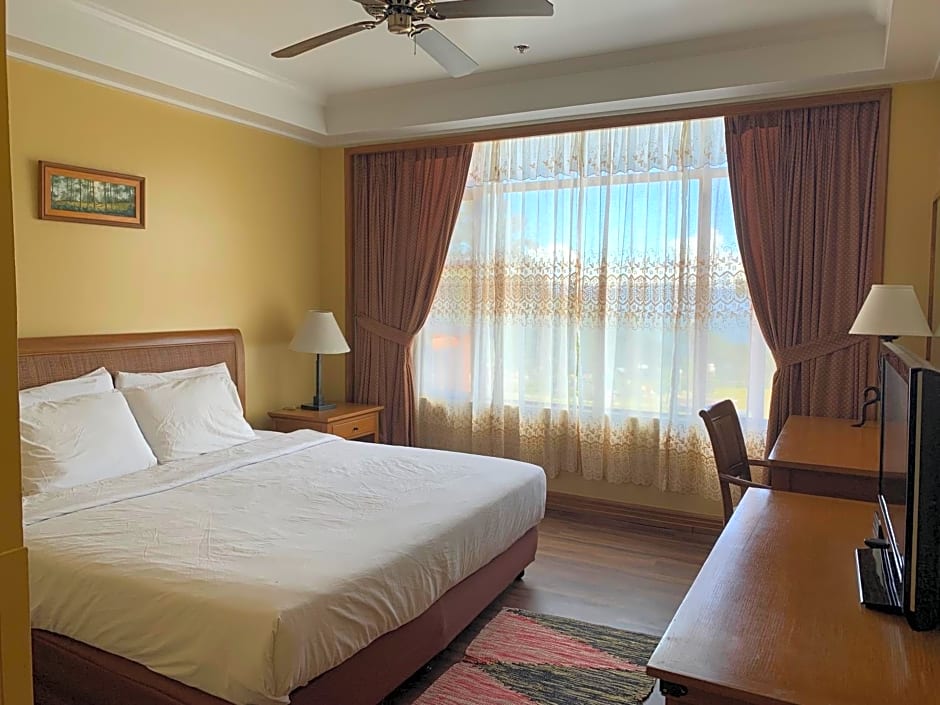 Privately-owned Superior Room with Garden View at The Manor Hotel Camp John Hay