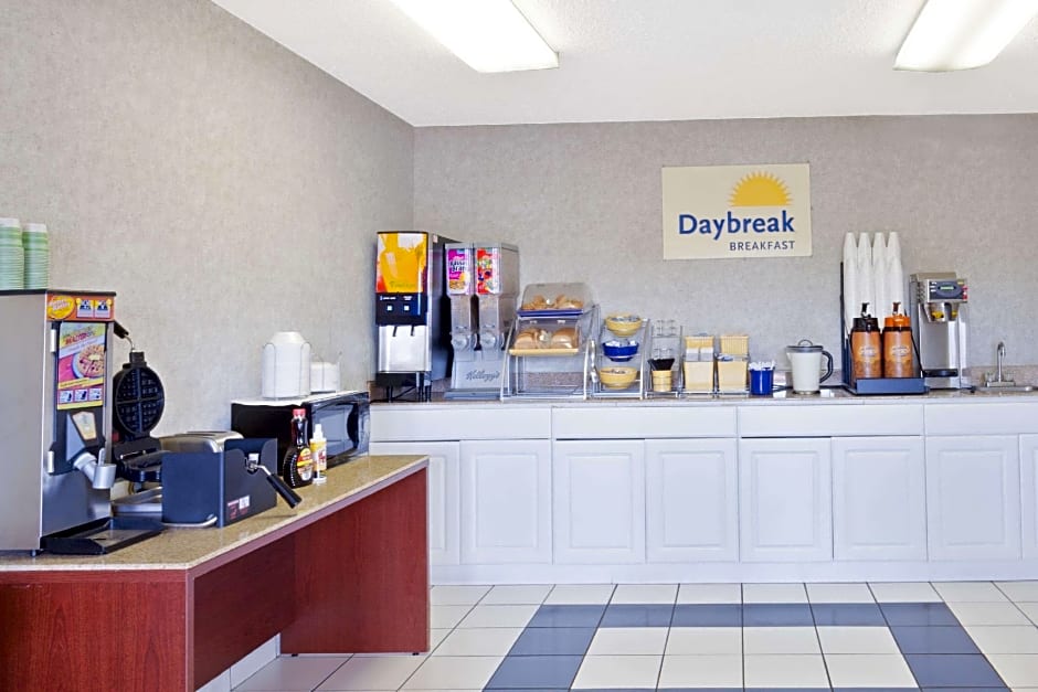 Days Inn by Wyndham Downtown-Nashville West Trinity Lane