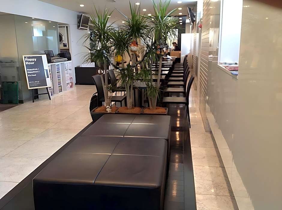 Hamilton Hotel Black