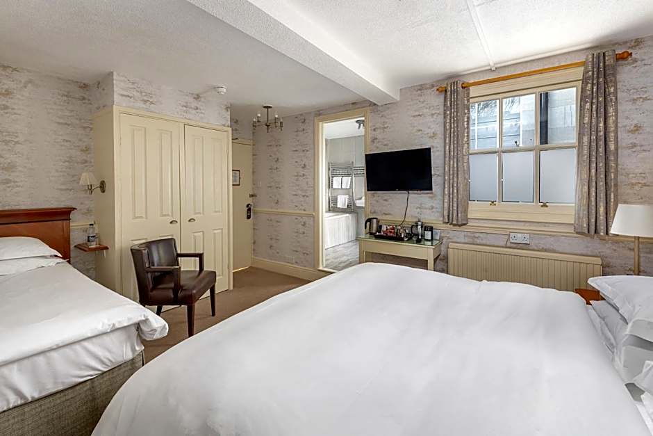 Photo 1 of 5 of Triple Room