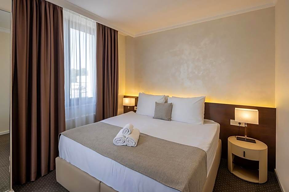 Nobel West Hotel