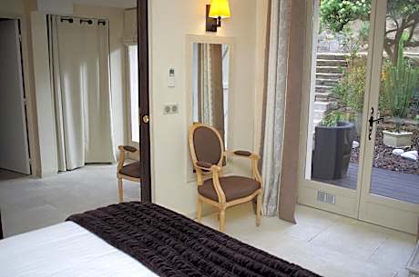 Suite with Garden View