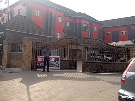 Wise Penny Suites and Spa