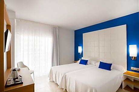 Double or Twin Room with Partial Sea View