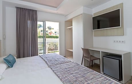 Triple Room (3 Adults)