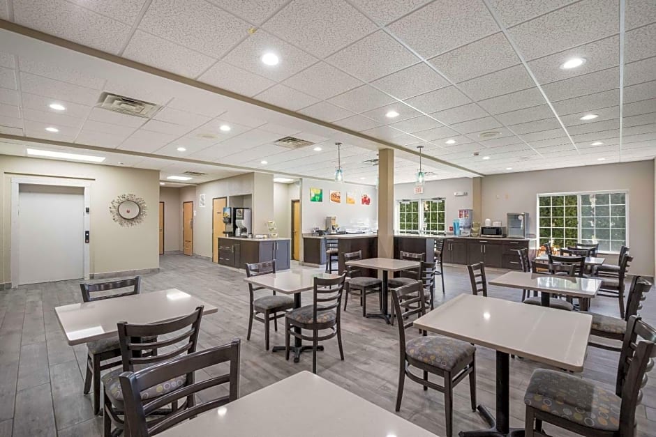 Quality Inn & Suites Lodi I-90