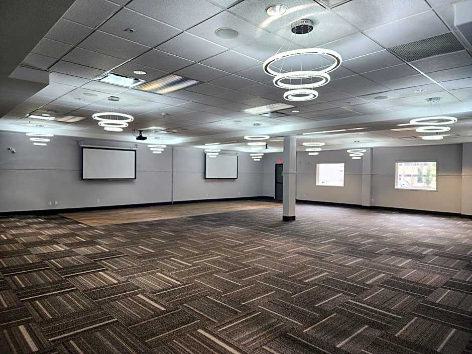 Merit Hotel & Suites