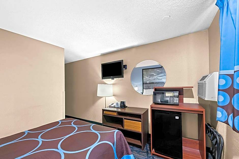 Super 8 by Wyndham Council Bluffs IA Omaha NE Area