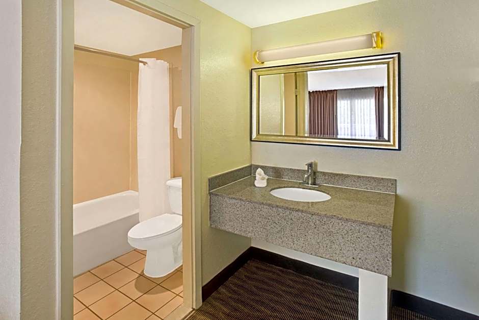 Days Inn by Wyndham Silver Spring