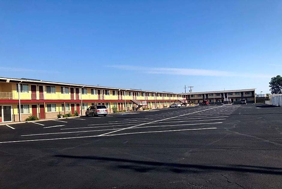 Super 8 by Wyndham Ontario