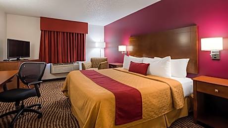 1 King Bed Smoking Room Work Desk Microwave And Refrigerator Wi-Fi Full Breakfast