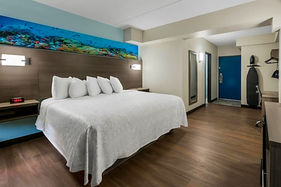 Red Roof PLUS & Suites Virginia Beach - Seaside