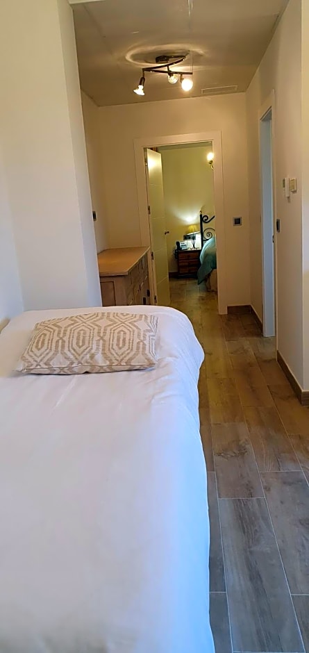 Foto 1 dari 2 — Quadruple Room with Garden View