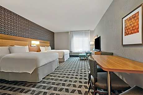 Studio with Two Queen Beds - Hearing Accessible