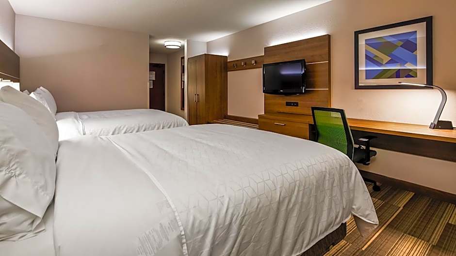 Holiday Inn Express & Suites Detroit - Farmington Hills By IHG
