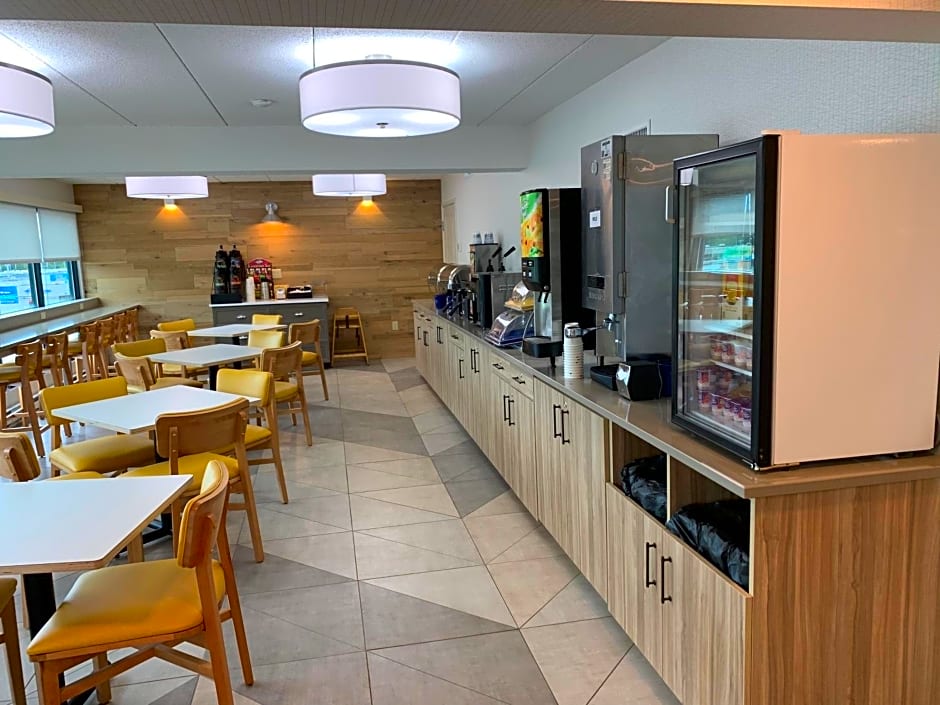 Days Inn & Suites by Wyndham Duluth by the Mall
