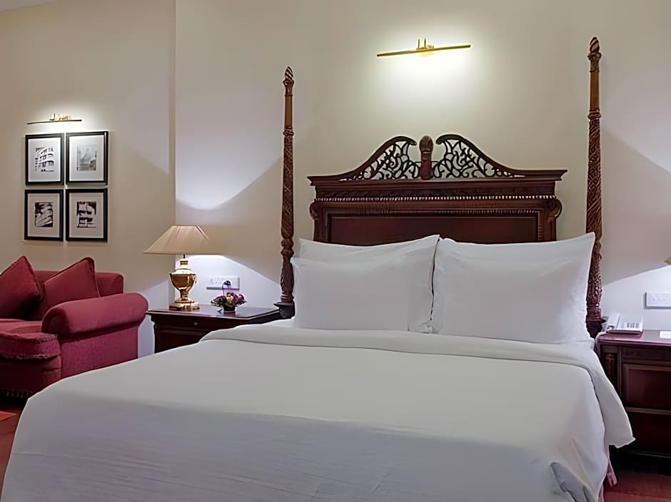 Mayfair Convention Hotel