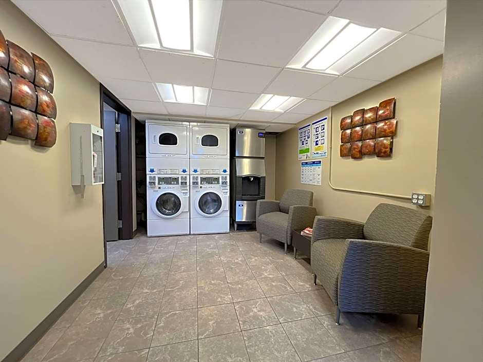 Coast Calgary Downtown Hotel & Suites by APA